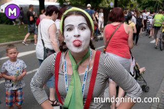 Soñar con un circo en la calle: Un espectáculo de significados.