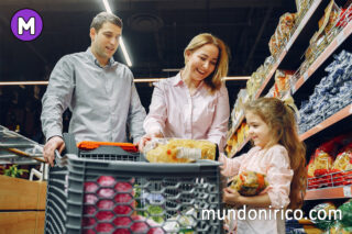 Navegando entre multitudes: Soñar con un supermercado lleno de gente.